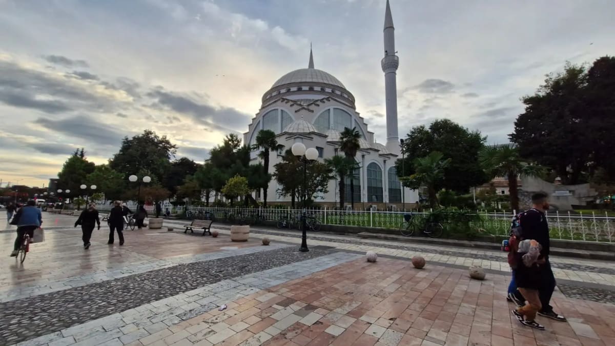 Irã dos aiatolás mantém regime teocrático e financiamento do terrorismo mundial