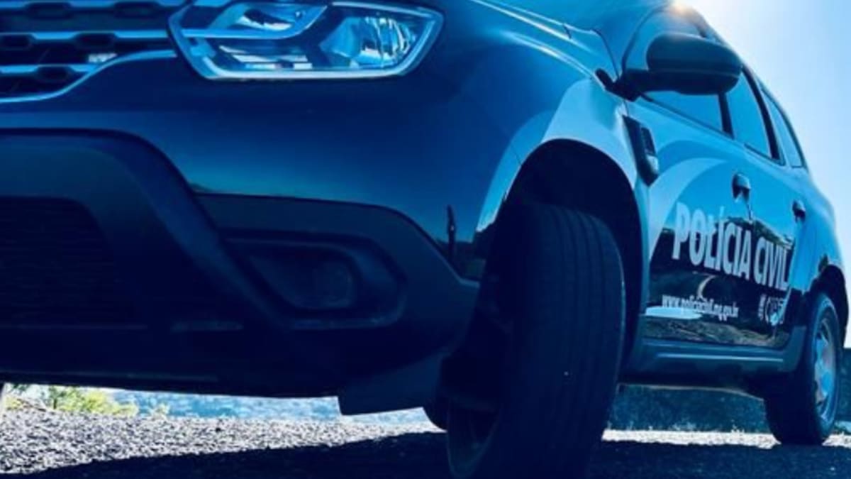 Delegada de MG é transferida após marido ser flagrado usando viatura irregularmente