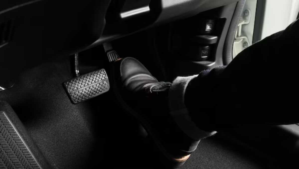 Função pouco conhecida do pedal do acelerador chama atenção em carros modernos