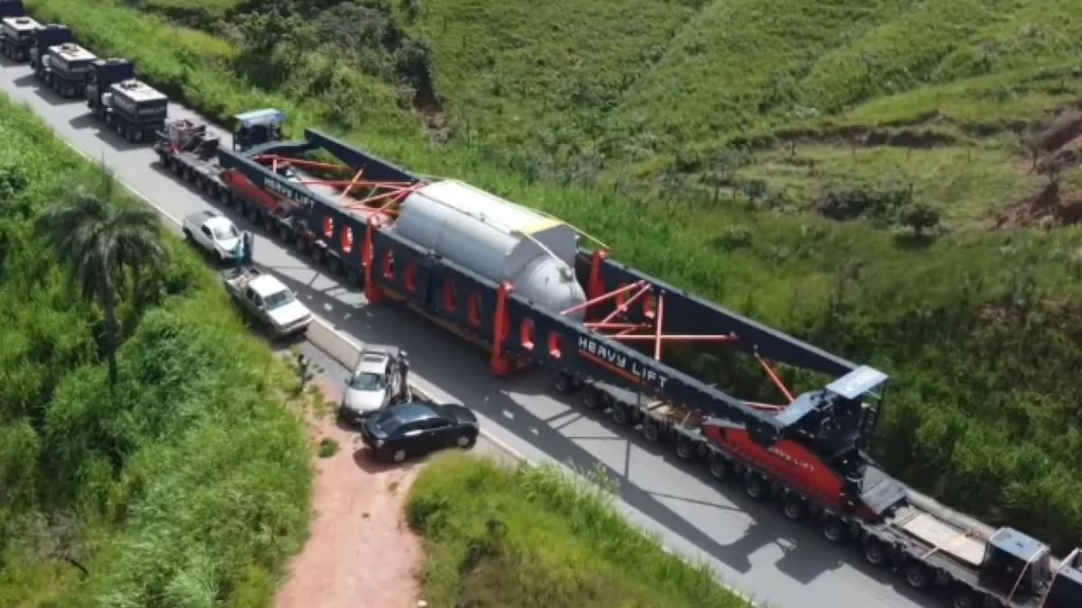 PRF escolta carga de 491,8 toneladas em rodovias de Minas Gerais
