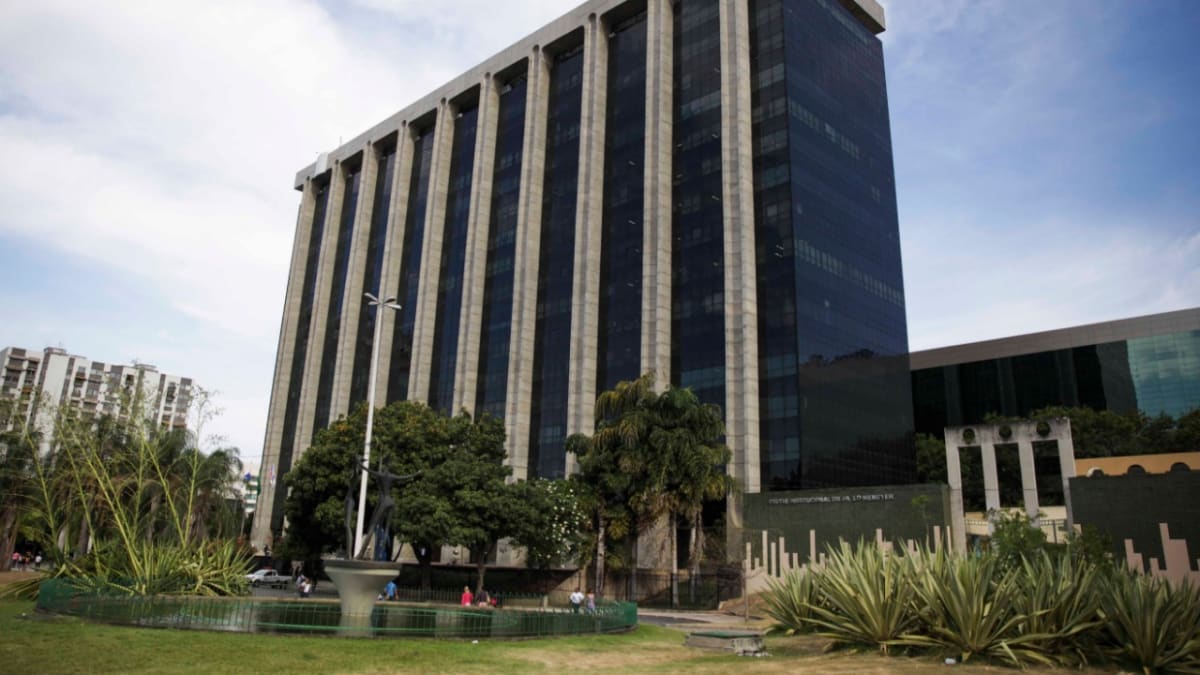 Homem é preso em flagrante ao tentar furtar objetos na sede da Prefeitura do Rio