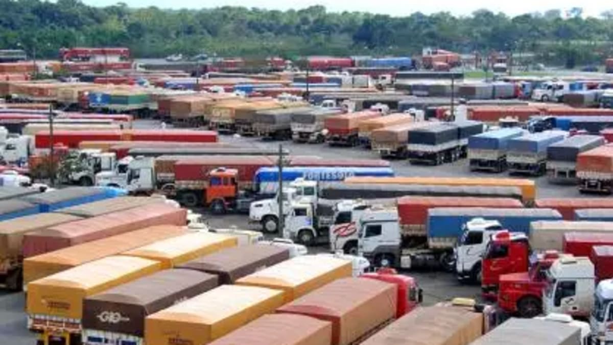 Caminhoneiros articulam nova paralisação nacional devido à alta do diesel