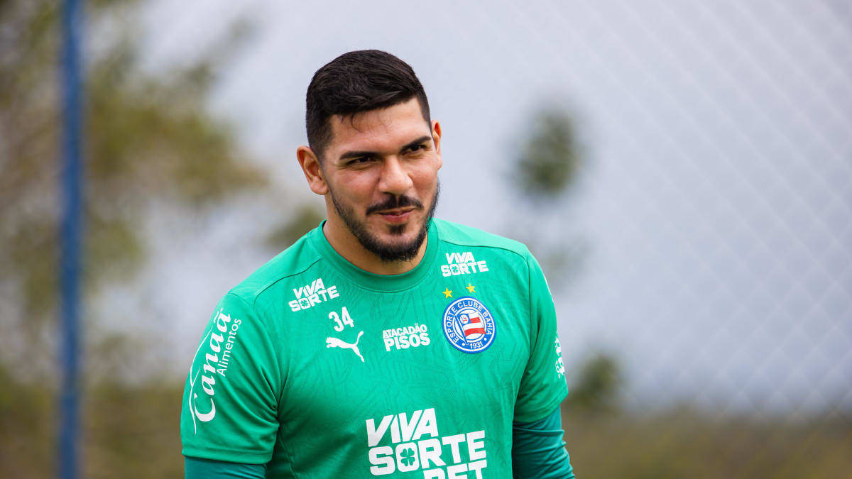 Botafogo demonstra interesse em goleiro João Paulo, do Bahia, mas clube nega contato
