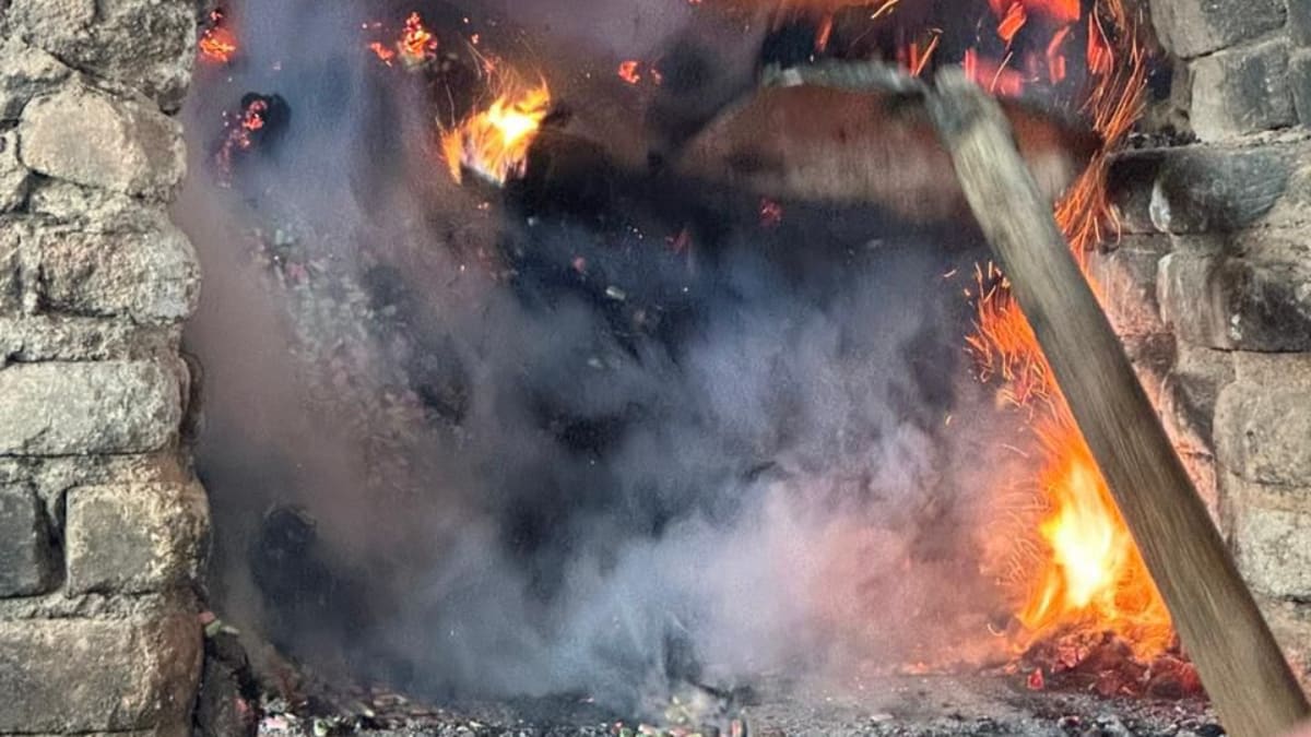 Mais de 120 mil comprimidos e 600 kg de drogas são incinerados em Camboriú