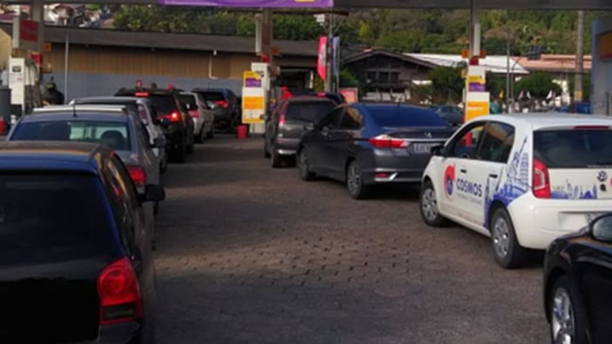 Cidades de Santa Catarina enfrentam falta de combustíveis devido à alta demanda