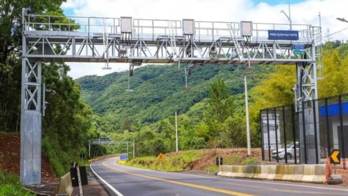 Deputados protocolam ação para suspender cobrança do pedágio 'free flow' no Paraná