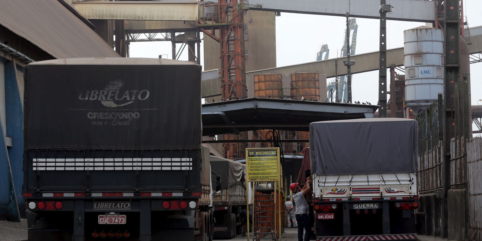 Governo propõe isenção temporária do ICMS para diesel importado