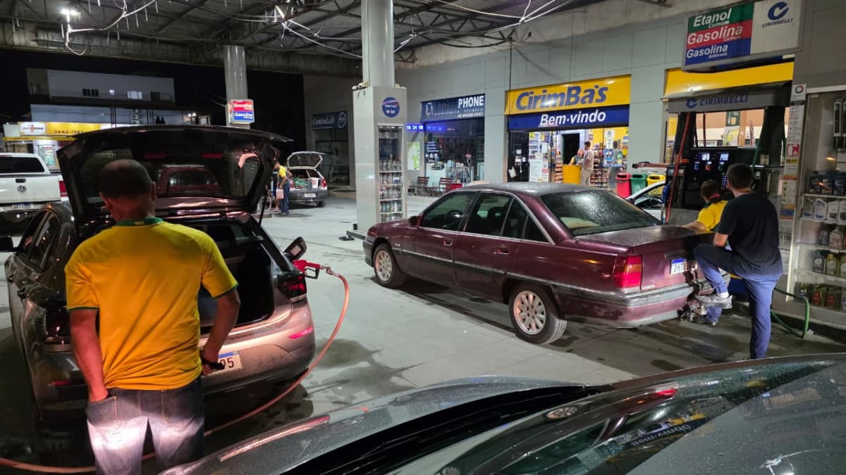 Filas em postos de combustíveis são registradas em Criciúma