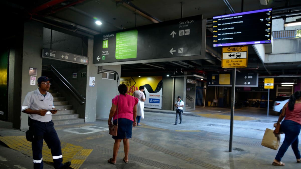 Estação da Lapa em Salvador recebe painéis digitais com informações em tempo real sobre ônibus