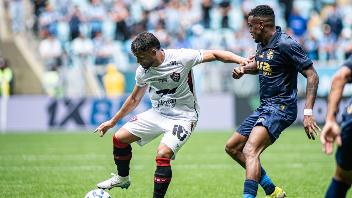 Vitória enfrenta Grêmio em busca da primeira vitória fora de casa no Brasileirão
