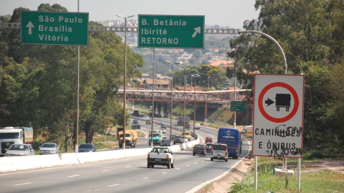 Anel Rodoviário de BH recebe 88 novas placas para reforçar sinalização de faixas para veículos pesados