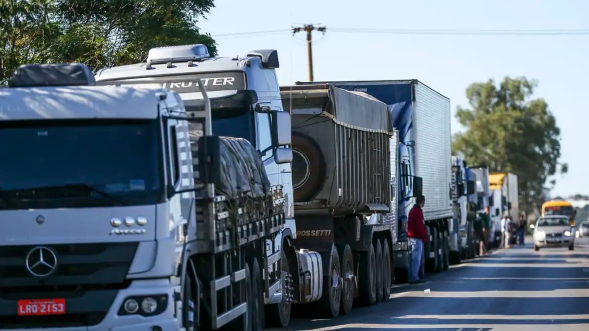 Governo Lula adota medidas para evitar greve dos caminhoneiros similar à de 2018