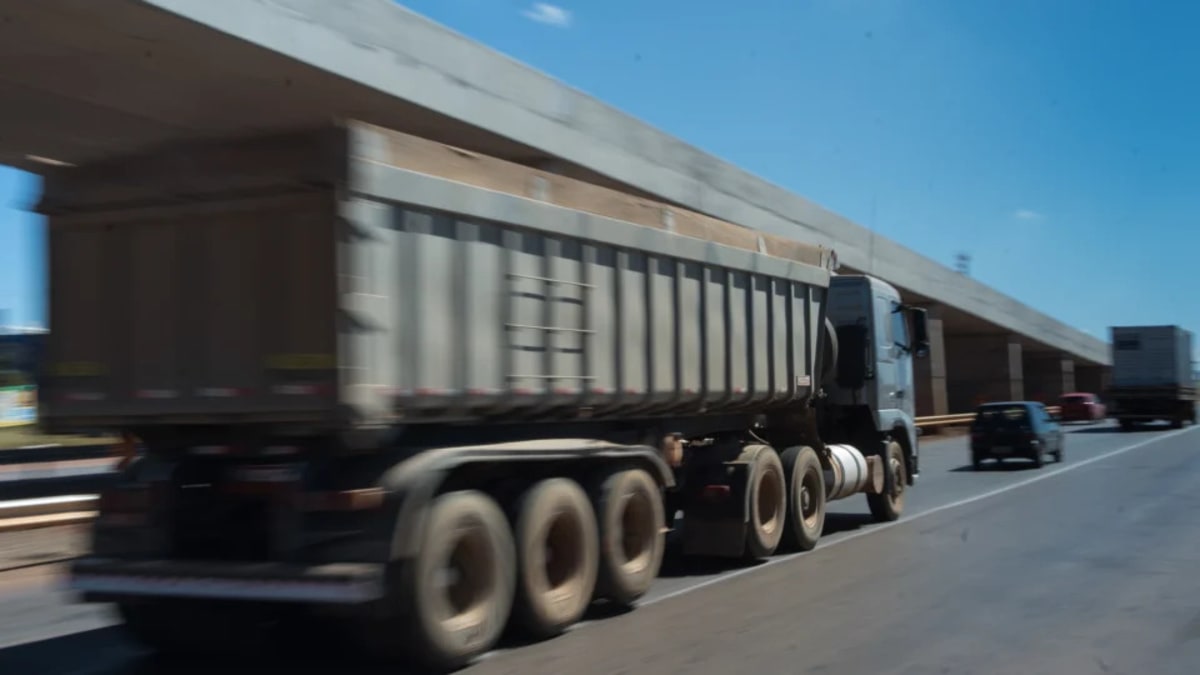Caminhoneiros aguardam medidas do governo antes de decidir sobre greve em Santa Catarina