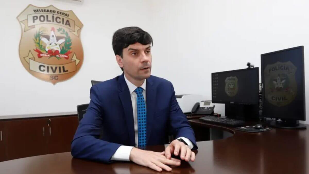 Justiça suspende investigação contra ex-delegado geral Ulisses Gabriel no caso Orelha