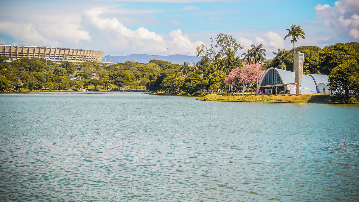 Corpo de homem é retirado da Lagoa da Pampulha em Belo Horizonte