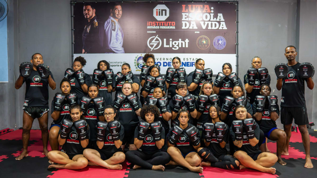 Instituto Irmãos Nogueira entrega uniformes e equipamentos esportivos em Santa Cruz