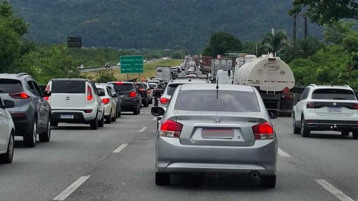 Litoral de SP recebe mais de 4,4 milhões de veículos na Operação Verão 2025/2026