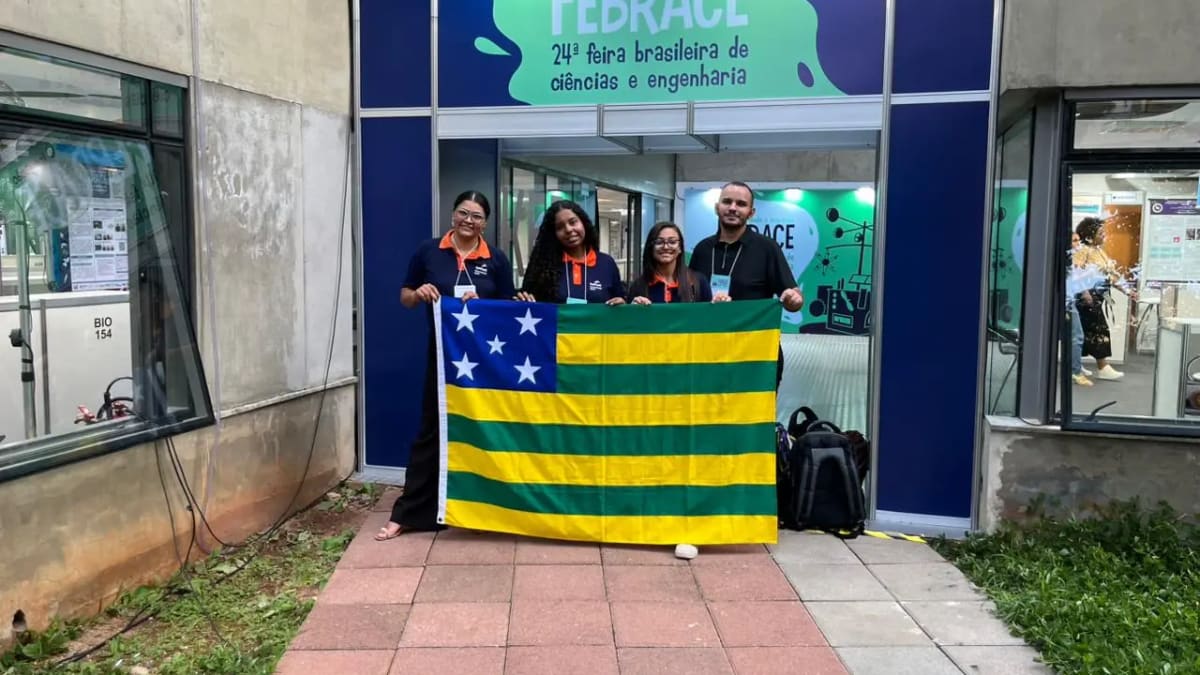 Projeto de alunos de Anápolis transforma relógio em ferramenta de comunicação para autistas