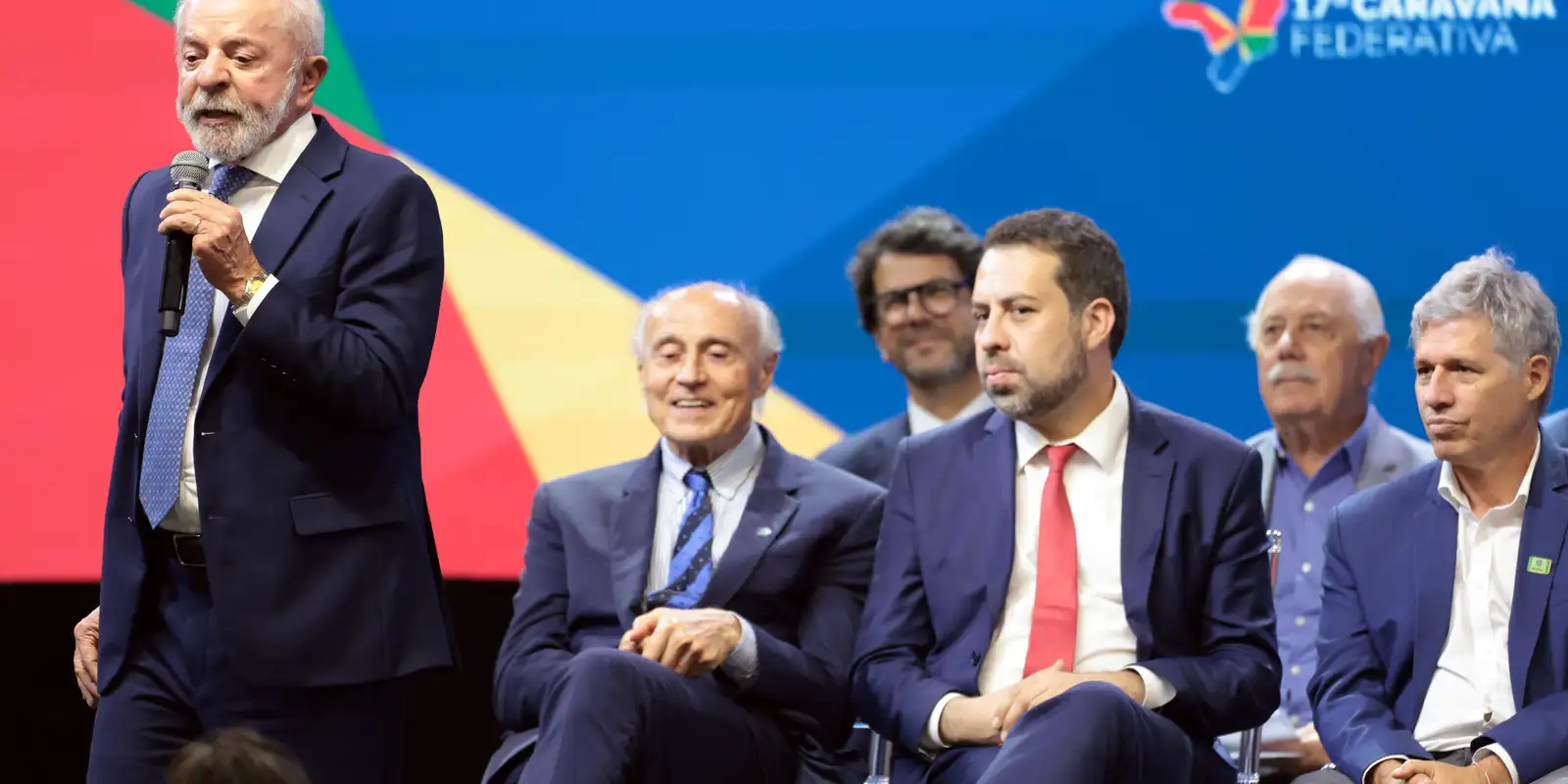 Lula cobra apoio dos governadores para conter alta do diesel