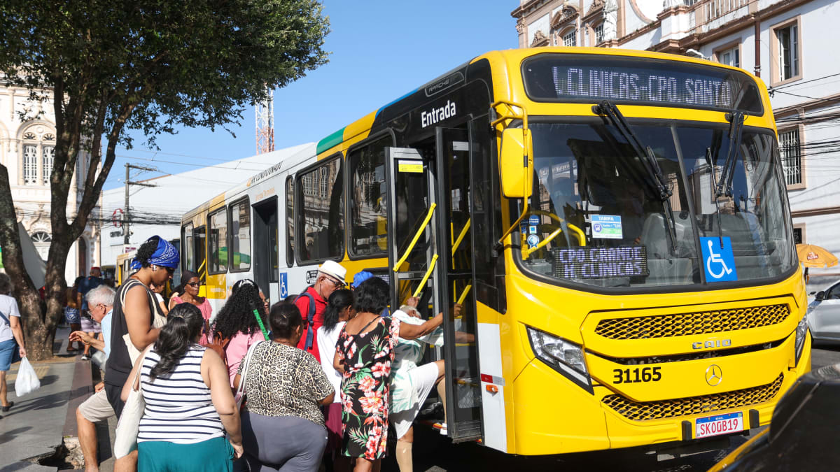 Projeto na Câmara de Salvador propõe botões de pânico em ônibus para aumentar segurança