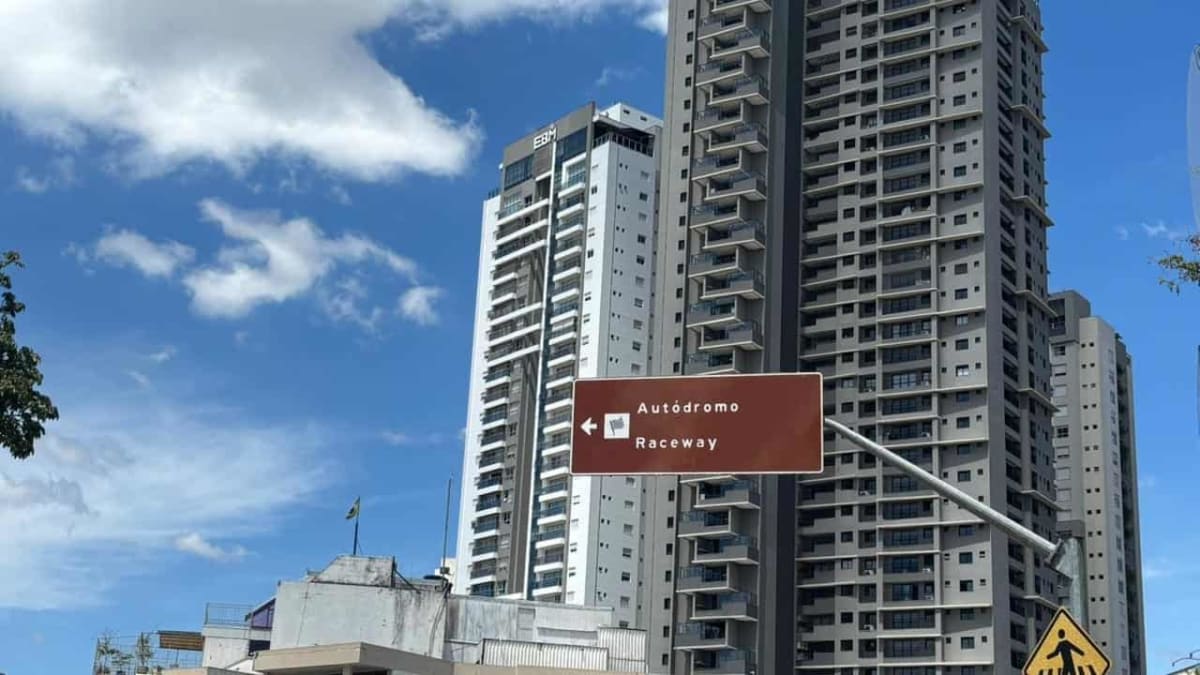 Prefeitura de Goiânia instala sinalização bilíngue para o MotoGP 2026