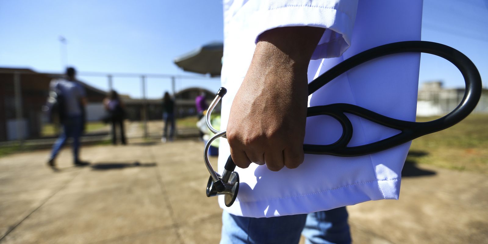 MEC aplica sanções a mais de 50 cursos de medicina