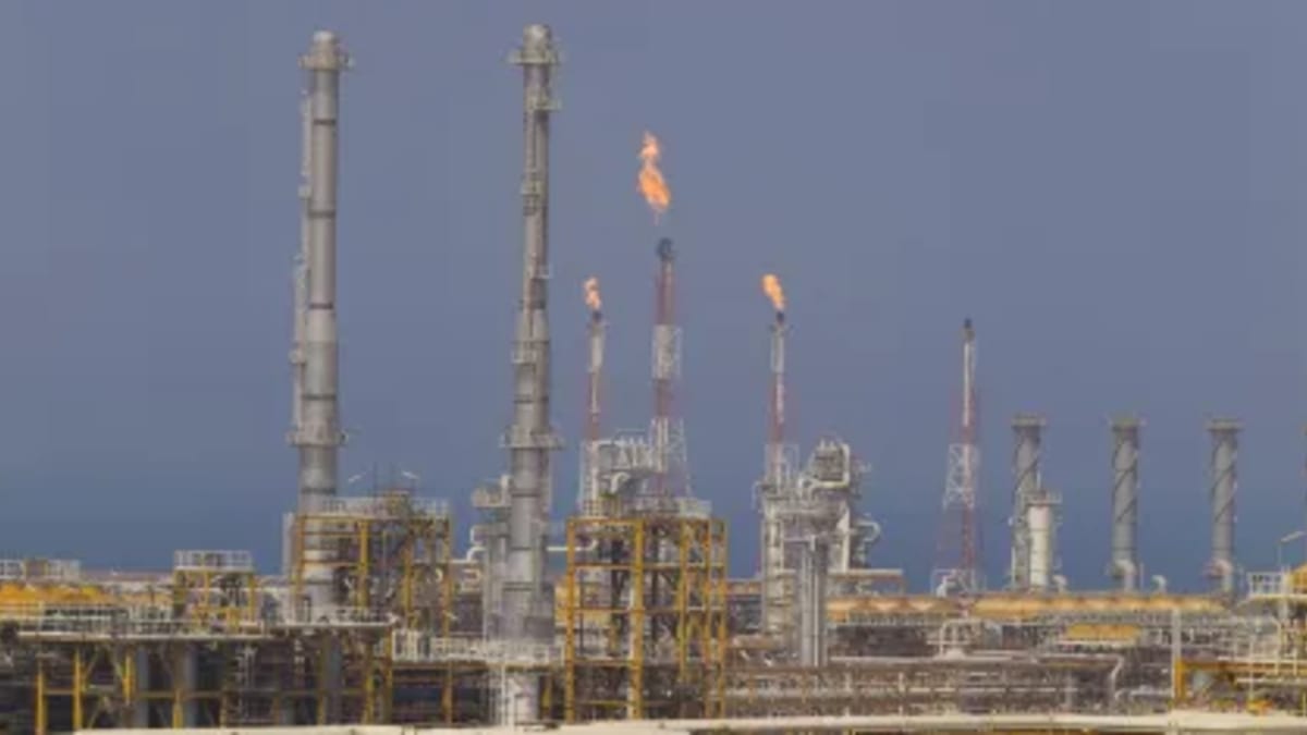 Irã ataca instalações de energia no Golfo Pérsico em retaliação a ofensiva israelense