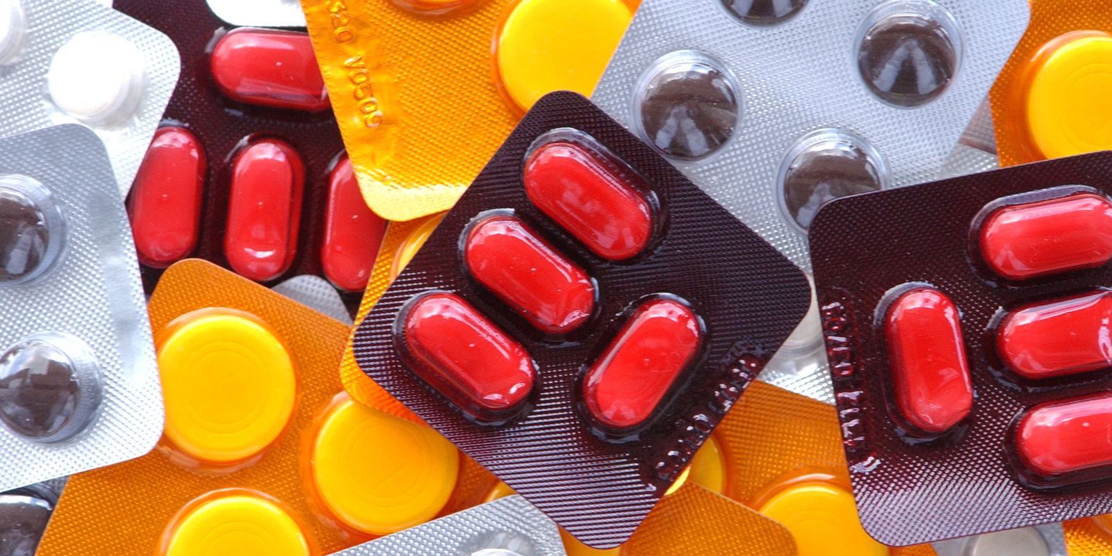 Multas milionárias para distribuidoras que venderam remédios acima do preço máximo