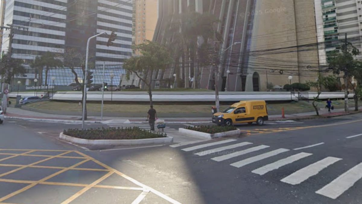 Dois foragidos da Justiça são presos após denúncia de homem armado em ônibus em Vitória