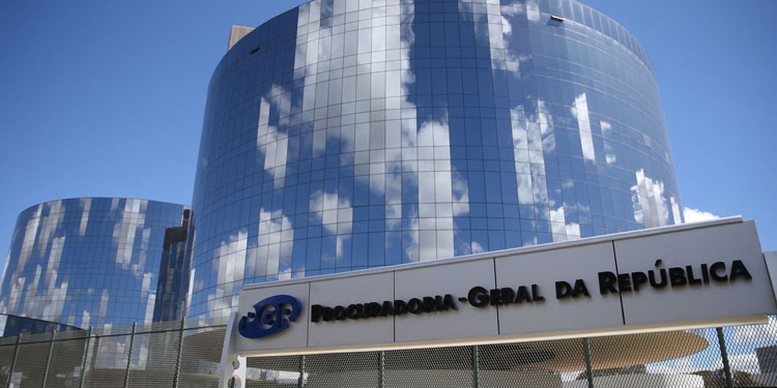 Ministro Moraes pede parecer da PGR sobre prisão domiciliar de Bolsonaro