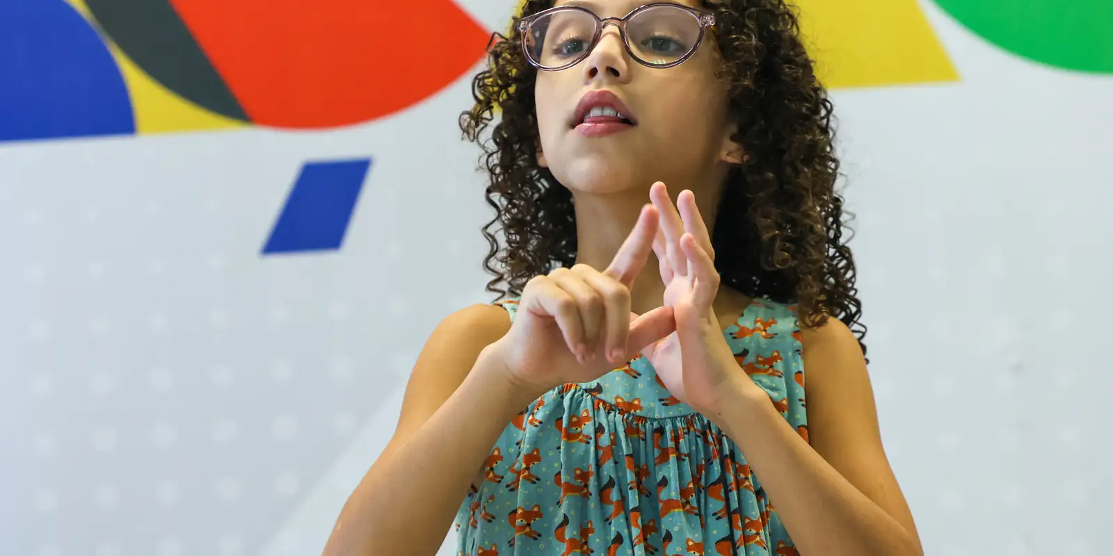 Paraíba torna obrigatória interpretação em Libras em cursos online