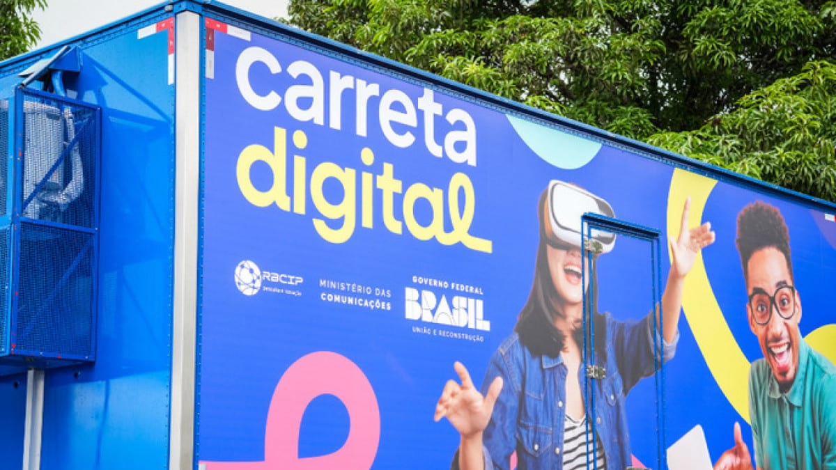 Carreta Digital oferece cursos gratuitos de tecnologia no Rio de Janeiro
