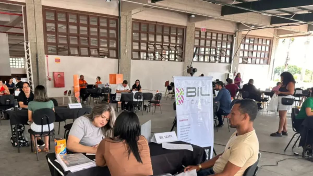 Feirão de Empregos em Brusque reúne centenas de candidatos
