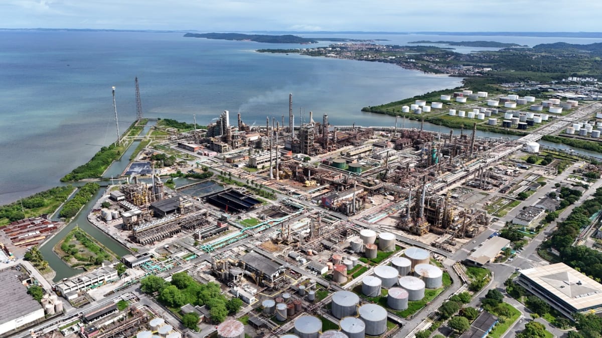 Preço da gasolina e diesel sobe até 71,3% em refinarias da Bahia em março