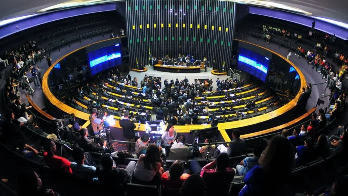 Partidos em Goiás avançam na formação de chapas para deputado federal com foco em cotas e estratégias eleitorais