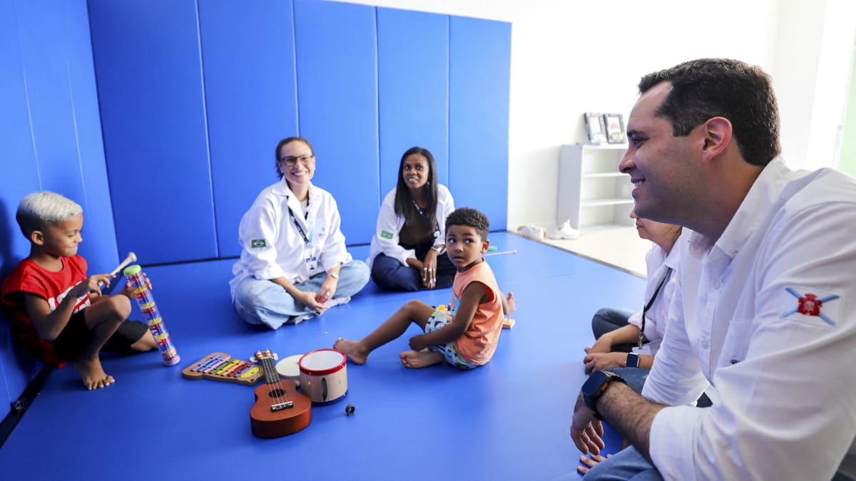 Polêmica entre Chappell Roan e Jorginho ganha dimensão pública e política no Rio de Janeiro