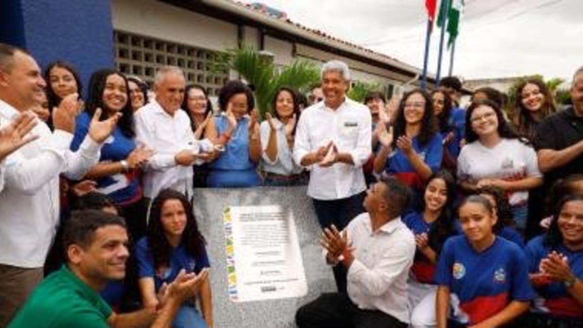 Governador Jerônimo Rodrigues entrega obras e autoriza investimentos em Capela do Alto Alegre