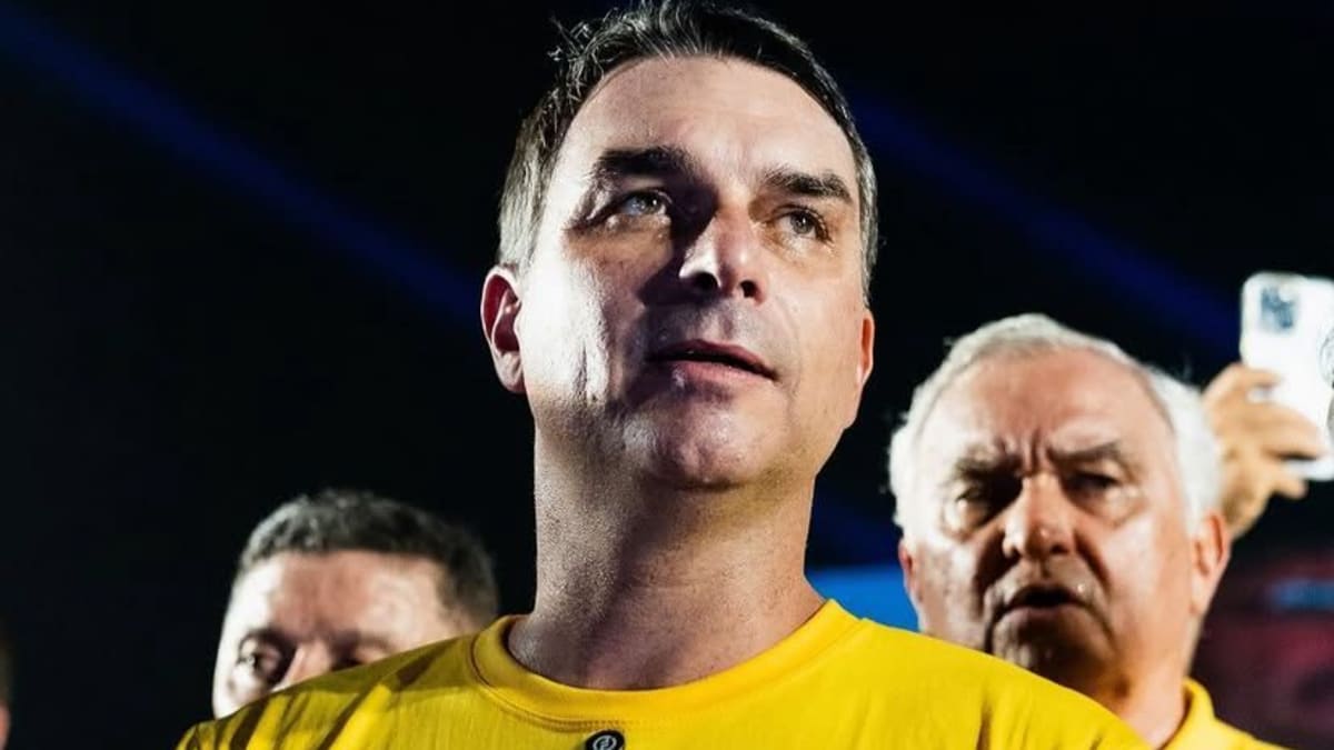 Flávio Bolsonaro inicia agendas eleitorais no Nordeste para enfrentar Lula