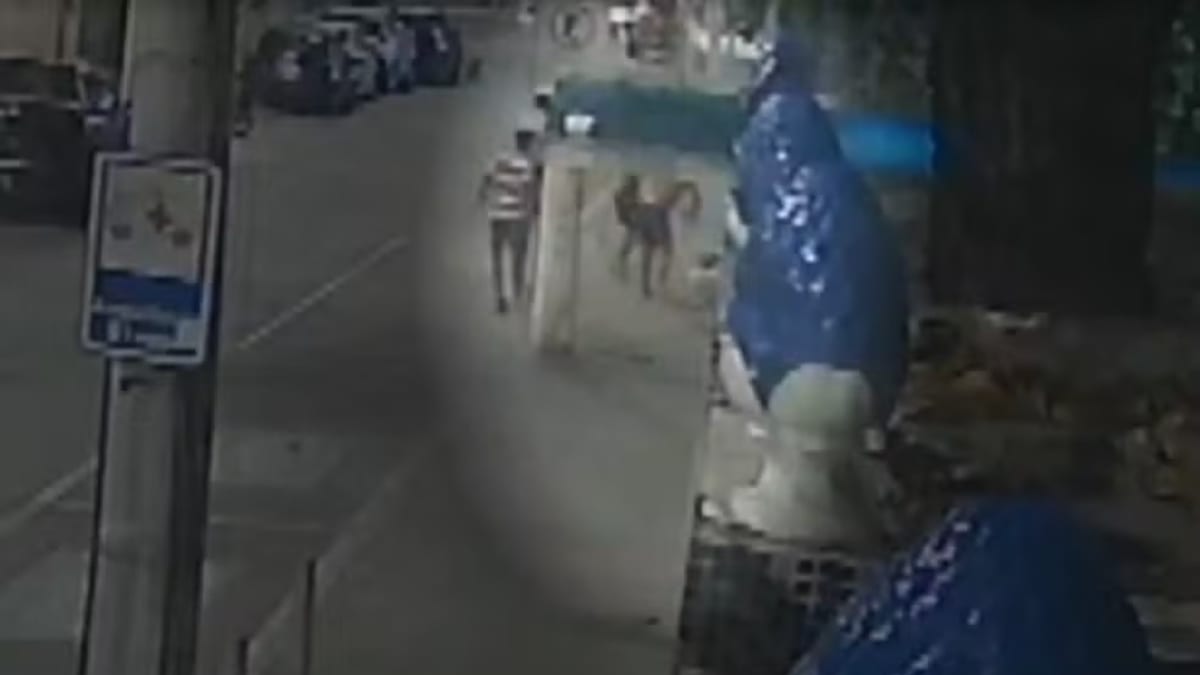 Homem em situação de rua é espancado por quatro pessoas em Salvador