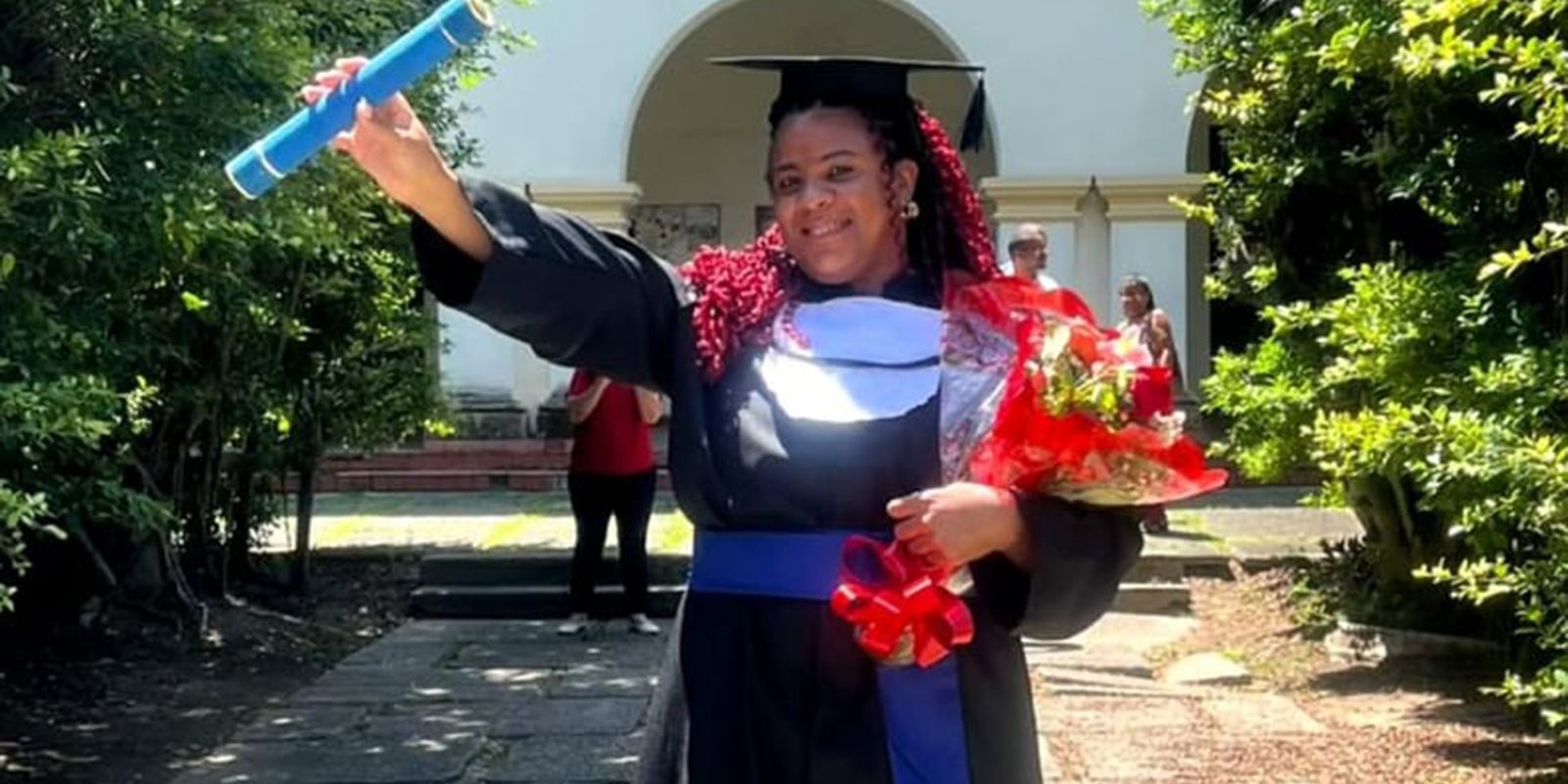 Mulher trans retorna à universidade após 25 anos