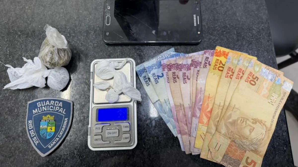 Homem é preso por tráfico de drogas e ameaça em Rio do Sul
