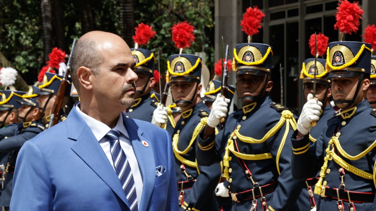 Mateus Simões assume governo de Minas Gerais após renúncia de Romeu Zema