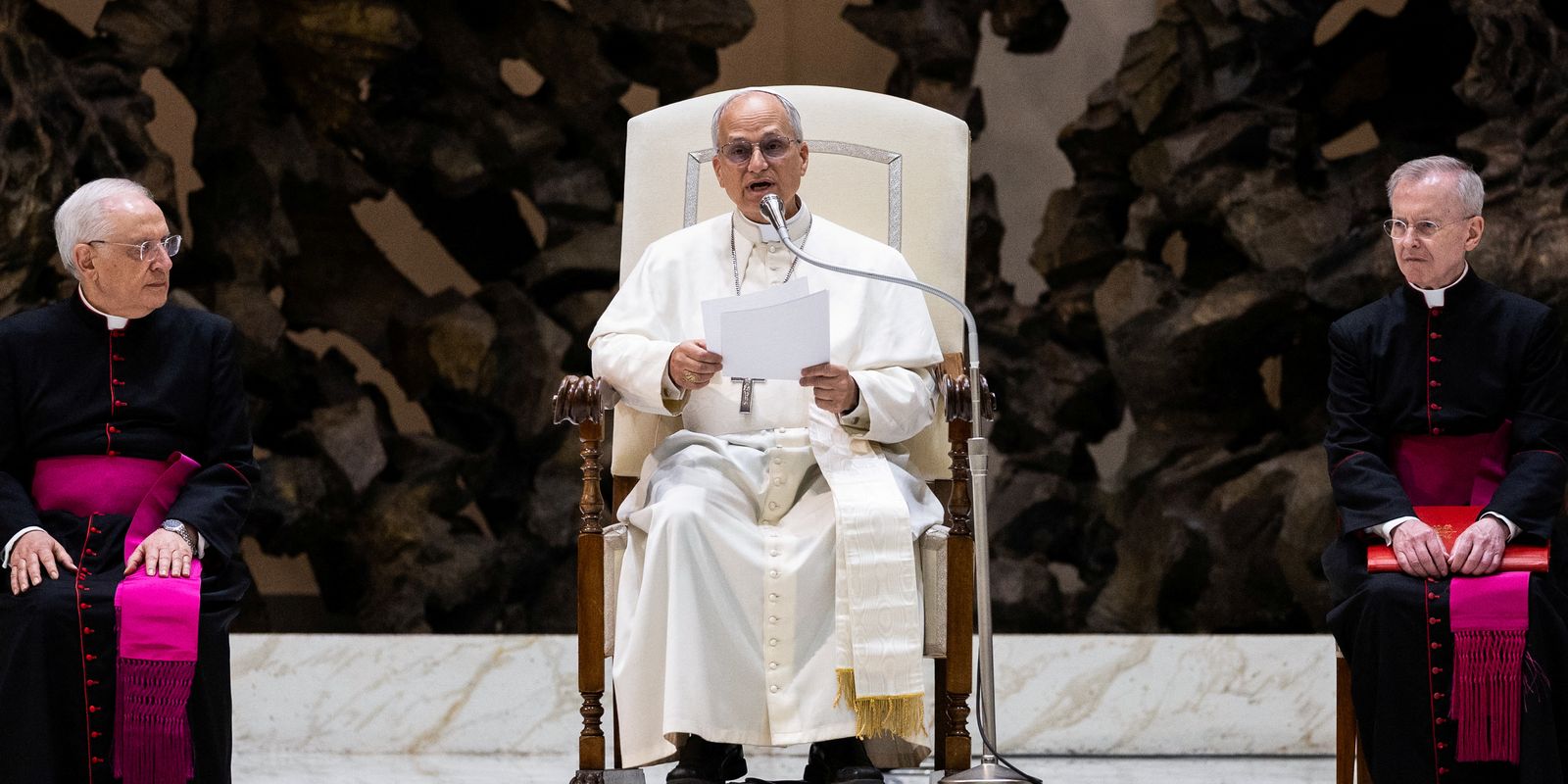 Papa Leão 14 pede cessar-fogo imediato no Oriente Médio