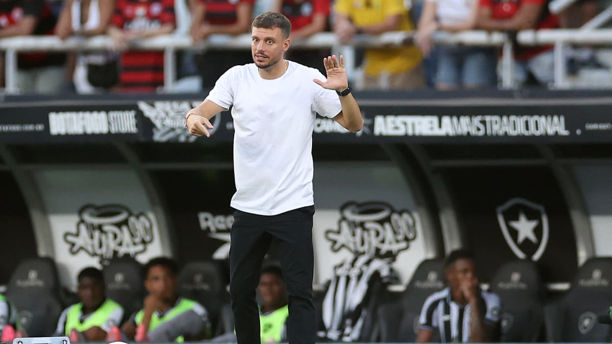 Botafogo demite técnico Martín Anselmi após menos de três meses no comando