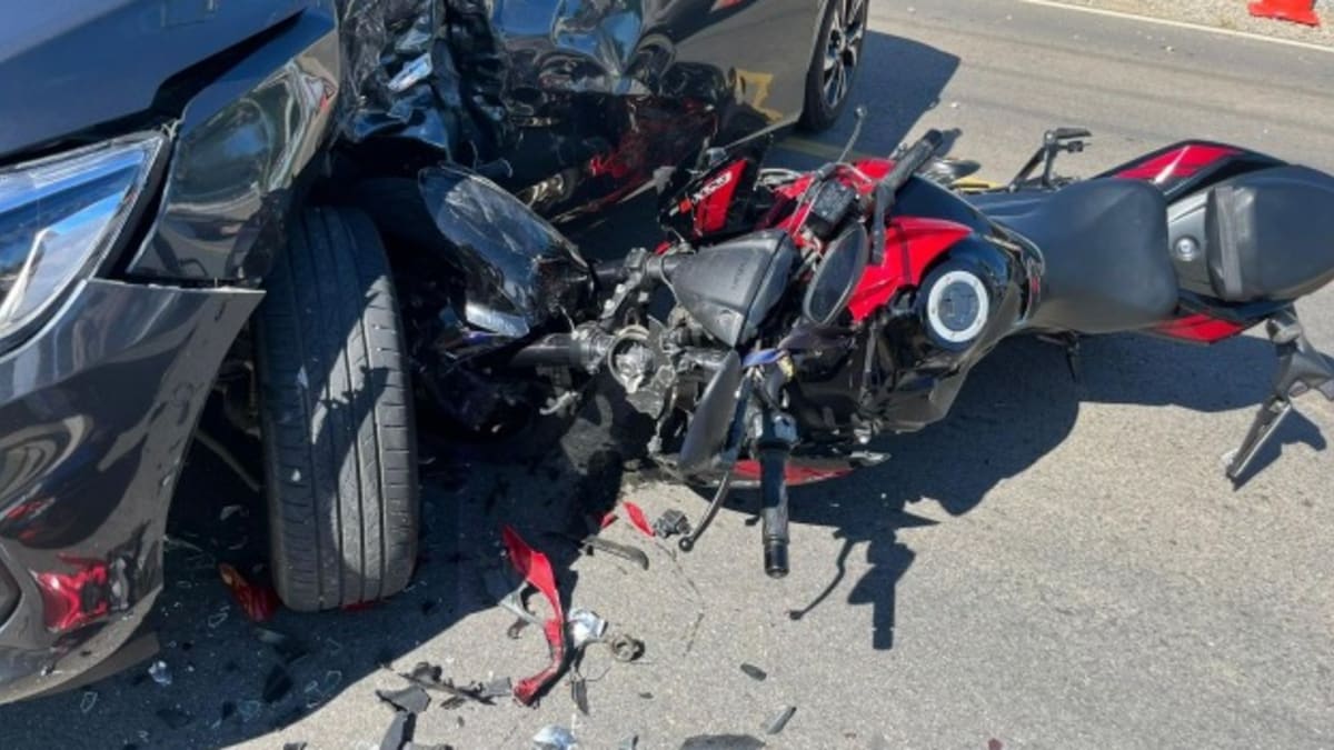 Colisão entre carro e motocicleta deixa dois feridos em Imaruí