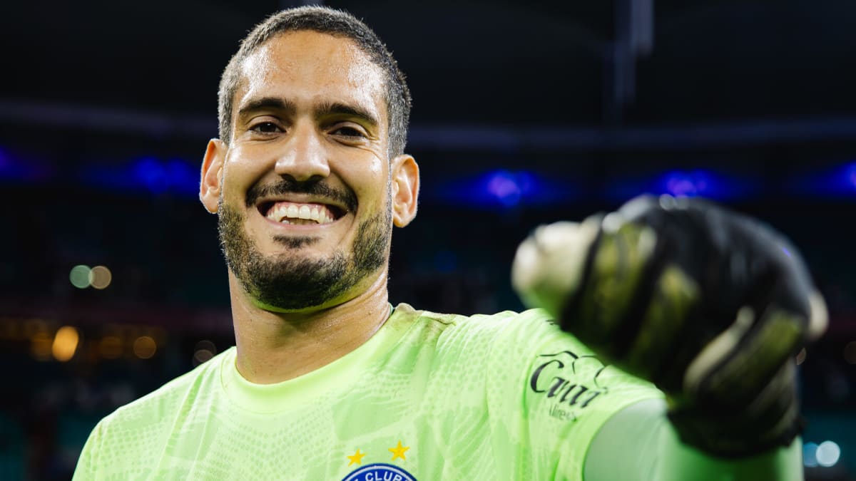 Goleiro Ronaldo sofre luxação no cotovelo em derrota do Bahia para o Remo