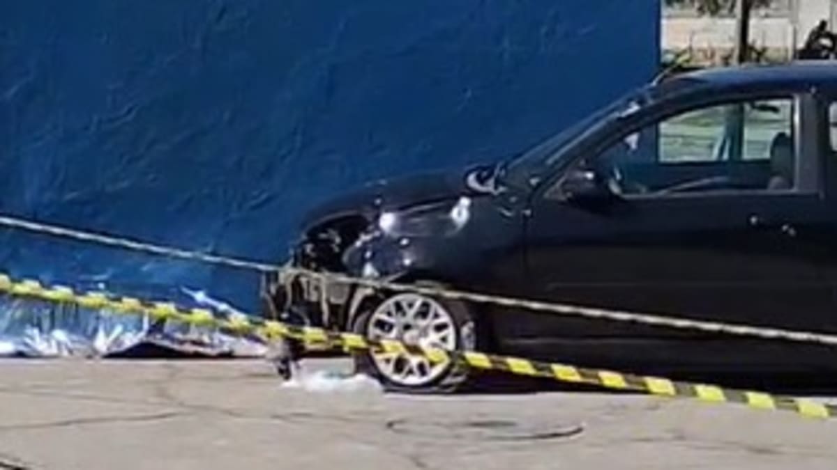 Mulher de 41 anos morre atropelada após colisão entre carro e moto em Vila Velha