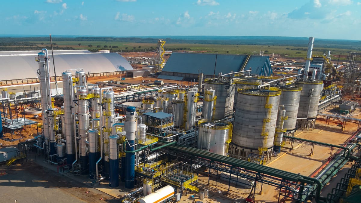 Produção de etanol de milho no Brasil atinge 8,3 bilhões de litros na safra 2024/2025