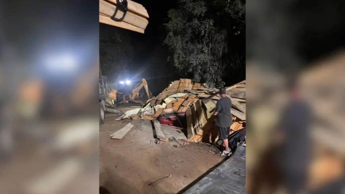 Mulher grávida e companheiro morrem após caminhão tombar sobre carro em São Bonifácio