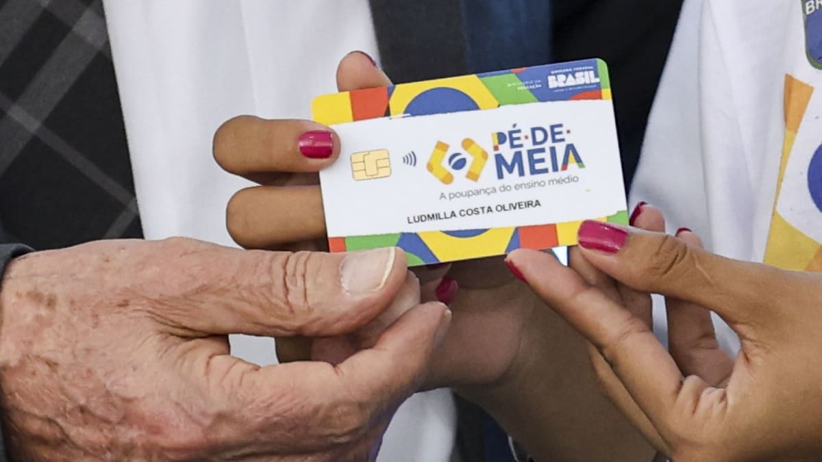 Programa Pé-de-Meia libera primeira parcela de 2026 para estudantes do ensino médio